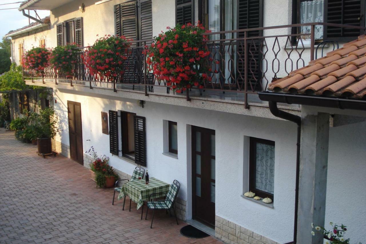 Apartmani Aldo Roč Exterior foto